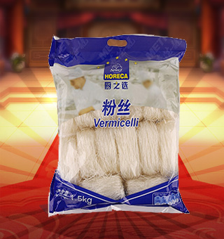 廚之選粉絲產(chǎn)自山東招遠1.5kg每袋，精選優(yōu)質(zhì)綠豆淀粉等為原料，融合水精制而成，品質(zhì)優(yōu)良，天然上等，營養(yǎng)豐富。入口順滑，口齒留香，產(chǎn)品選料考究，口味純正，美味又健康，品質(zhì)優(yōu)質(zhì)，值得信賴。塑料質(zhì)地包裝，粉絲分明可見，食用簡單方便，是廚房常備品的上佳選擇。