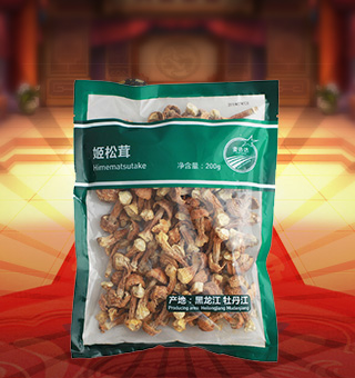 閩融臻選姬松茸產(chǎn)自黑龍江牡丹江200g每袋，姬松茸菌蓋嫩，菌柄脆，口感極好，蛋白質(zhì)組成中包括十八種氨基酸，人體的八種必需氨基酸齊全，還含有多種維生素和麥角甾醇。姬松茸營(yíng)養(yǎng)極其豐富，而且組配合乎人體健康要求，尤其引人注目的是醫(yī)藥保健價(jià)值。據(jù)報(bào)道，其多糖含量為食用蕈菌之首，特別是所含甘露聚糖對(duì)抑制腫瘤(尤其是腹水癌)、醫(yī)療痔瘺、增強(qiáng)精力、防治心血管病等都有神效。