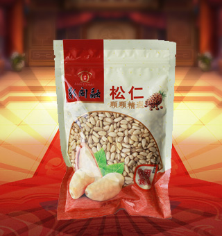 新閩融松仁產(chǎn)自吉林松源350g每袋，精選優(yōu)質(zhì)松仁為原料，經(jīng)先進(jìn)工藝精心制作而成，粒粒飽滿，天然原味，輕松享受。松仁中富含豐富的蛋白質(zhì)、脂肪、碳水化合物及鈉等微量元素，有助于補(bǔ)充人體所需。采用精美袋式包裝，大氣上檔次，適合開袋即食或煲粥，食法多樣，是你居家生活的必備選擇。