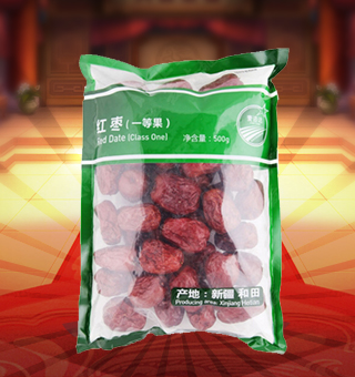 閩融紅棗(一等果)產(chǎn)自新疆和田500g每袋，精選優(yōu)質(zhì)新疆和田紅棗為原料，經(jīng)先進工藝精心制作而成，個大飽滿，棗香濃郁，輕松享受。紅棗中富含豐富的蛋白質(zhì)、脂肪、碳水化合物及鈉等微量元素，有助于補充人體所需。采用精美袋式包裝，大氣上檔次，適合煮粥、煲湯、泡水等，食法多樣，是你居家生活的必備選擇。