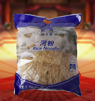 廚之選河粉產(chǎn)自福建莆田1.5kg每袋，選用優(yōu)質(zhì)食材，易熟、耐煮、不糊湯，口感順滑口感好，濃濃香味。采用上乘工藝，配合先進的生產(chǎn)技術(shù)，品質(zhì)安全有保障，讓您吃的放心。