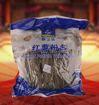 廚之選紅薯粉條產(chǎn)自山東濟寧1.5kg每袋，精選優(yōu)質(zhì)綠豆淀粉等為原料，融合水精制而成，品質(zhì)優(yōu)良，天然上等，營養(yǎng)豐富。入口順滑，口齒留香，產(chǎn)品選料考究，口味純正，美味又健康，品質(zhì)優(yōu)質(zhì)，值得信賴。塑料質(zhì)地包裝，粉絲分明可見，食用簡單方便，是廚房常備品的上佳選擇。