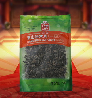 薈食(FINE LIFE)一級黃山黑木耳產(chǎn)自安徽黃山250g每袋，精選新鮮食用木耳，從采摘、加工、包裝都經(jīng)過嚴格的食用消毒檢驗，衛(wèi)生安全，放心食用?？诟邢愦喔挥袕椥裕秤脙r值高，可用來配菜、涼拌、搭配煲湯、小炒等，多種吃法，多種營養(yǎng)選擇。采用透明的塑料包裝，大氣美觀，新鮮清晰可見，方便消費者們的選購，質(zhì)量保證，放心購買。