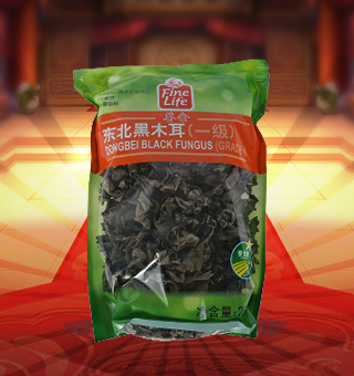 薈食(FINE LIFE)一級東北黑木耳產(chǎn)自黑龍江牡丹江250g每袋，精選新鮮食用木耳，從采摘、加工、包裝都經(jīng)過嚴格的食用消毒檢驗，衛(wèi)生安全，放心食用?？诟邢愦喔挥袕椥?，食用價值高，可用來配菜、涼拌、搭配煲湯、小炒等，多種吃法，多種營養(yǎng)選擇。采用透明的塑料包裝，大氣美觀，新鮮清晰可見，方便消費者們的選購，質(zhì)量保證，放心購買。