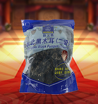 廚之選HS二級東北黑木耳產(chǎn)自黑龍江牡丹江250g每袋，精選優(yōu)質(zhì)片狀銀耳經(jīng)過領(lǐng)先工藝烘干而成，衛(wèi)生安全，色澤乳白色，半透明，柔軟有彈性?？芍苯优c肉絲爆炒、與枸杞、紅棗煲湯，或作為佐料，葷素皆宜，食法多樣，是一道美味食材。采用透明的塑料包裝，大氣美觀，新鮮清晰可見，方便消費者們的選購，質(zhì)量保證，放心購買。
