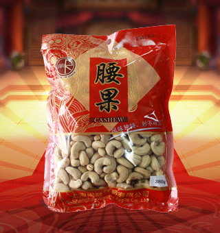 閩融腰果產(chǎn)自廣東佛山380g每袋，果實(shí)精挑細(xì)選，在成品炒制過程中，只挑選無壞仁的成品果實(shí)進(jìn)行包裝，品質(zhì)保證。腰果中含有豐富蛋白質(zhì)、能量、碳水化合物等微量元素，營養(yǎng)價(jià)值很高，老少皆宜佳品。采用精美袋式包裝，美觀大方，食用簡單方便，易于攜帶，深受消費(fèi)者的喜愛。