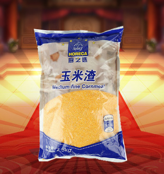 廚之選(HORECA SELECT)玉米渣產(chǎn)自山東棗莊2.5kg每袋，選用優(yōu)質(zhì)玉米粒為原料，天然無公害的玉米經(jīng)層層篩選，經(jīng)先進的工藝精制而成。玉米煮粥金黃誘人，清甜適口，滿足你的味蕾，嚴苛的每個步驟確保每顆都是優(yōu)質(zhì)的真材實料。玉米渣做飯味香松軟，煮粥甜糯密稠，黏而不膩，蘊含自然甜味。