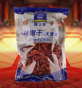 廚之選HS辣椒干(天鷹椒)產自四川成都300g每袋，精選辣椒為原材料，經人工清洗去雜等多道工序，精心制作而成。質地干燥，選料考究，口味純正，香辣可口，特有的醇香，品質有保障。塑料質地包裝，其含有豐富營養(yǎng)，使用方便，美味可口，深受廣大消費者青睞。
