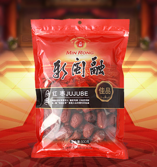 新閩融品珍閣和田佳品紅棗產(chǎn)自新疆和田500g每袋，和田紅棗是產(chǎn)自新疆和田地區(qū)的紅棗，又名“和田大棗” 和田紅棗以其個大、皮薄、核小、肉厚、顏色好、干而不皺出名。