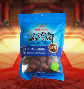 新閩融品珍閣臻品紅棗產(chǎn)自新疆和田500g每袋，和田紅棗是產(chǎn)自新疆和田地區(qū)的紅棗，又名“和田大棗” 和田紅棗以其個大、皮薄、核小、肉厚、顏色好、干而不皺出名。和田紅棗維生素C含量豐富，高于蘋果含量的七八十倍。 