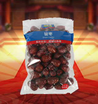 宜客(AKA)駿棗產(chǎn)自新疆吐魯番500g每袋，精選優(yōu)質(zhì)新疆吐魯番紅棗為原料，經(jīng)先進工藝精心制作而成，個大皮薄，核小肉厚，輕松享受。宜客駿棗中富含豐富的蛋白質(zhì)、脂肪、碳水化合物及鈉等微量元素，有助于補充人體所需。采用精美袋式包裝，大氣上檔次，適合煲湯、煲粥、泡水等，食法多樣，是你居家生活的必備選擇。 