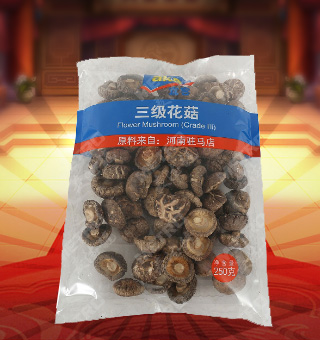 宜客(AKA)三級(jí)花菇產(chǎn)自河南駐馬店250g每袋，精選優(yōu)質(zhì)花菇，經(jīng)先進(jìn)工藝加工而成，其味清香可口，質(zhì)地細(xì)膩，是一種風(fēng)味獨(dú)特的食用菌。將本品用清水洗凈浸泡后，可直接與肉絲爆炒、排骨煲湯，或作為佐料，葷素皆宜本產(chǎn)品采用的是袋裝的包裝方式，包裝較輕，讓您攜帶起來更加的方便自如。