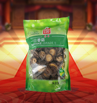 薈食(FINE LIFE)一級(jí)香菇產(chǎn)自浙江麗水250g每袋，香菇又稱香蕈、冬菇，它味道鮮美，香氣沁人，素有“植物皇后”之譽(yù)，是家庭、宴席之美味佳肴。將本品用清水洗凈浸泡后，可直接與肉絲爆炒、排骨煲湯，或作為佐料，葷素皆宜。采用透明的袋式包裝，香菇色澤清晰可見，方便消費(fèi)者們的選購(gòu)，質(zhì)量有保證，可放心購(gòu)買。