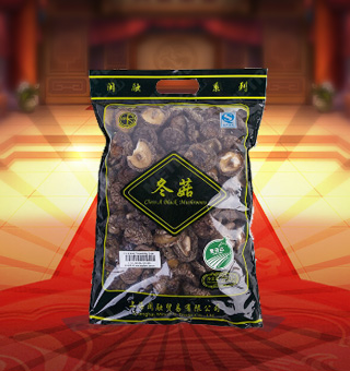 閩融冬菇產(chǎn)自浙江麗水250g每袋，冬菇營(yíng)養(yǎng)豐富，蛋白質(zhì)含量高達(dá)19.55%。所含蛋白質(zhì)中有18種氨基酸，其中含量最高的是蛋氨酸占2.49%，其次為谷氨酸、天門冬氨酸、異亮氨酸、甘氨酸和丙氨酸?？偘被岷繛?6.86%。人體必需的8種氨基酸含量齊全，并且有豐富的B族維生素和鉀、鈉、鈣、鎂、鐵、鋅等礦質(zhì)元素
